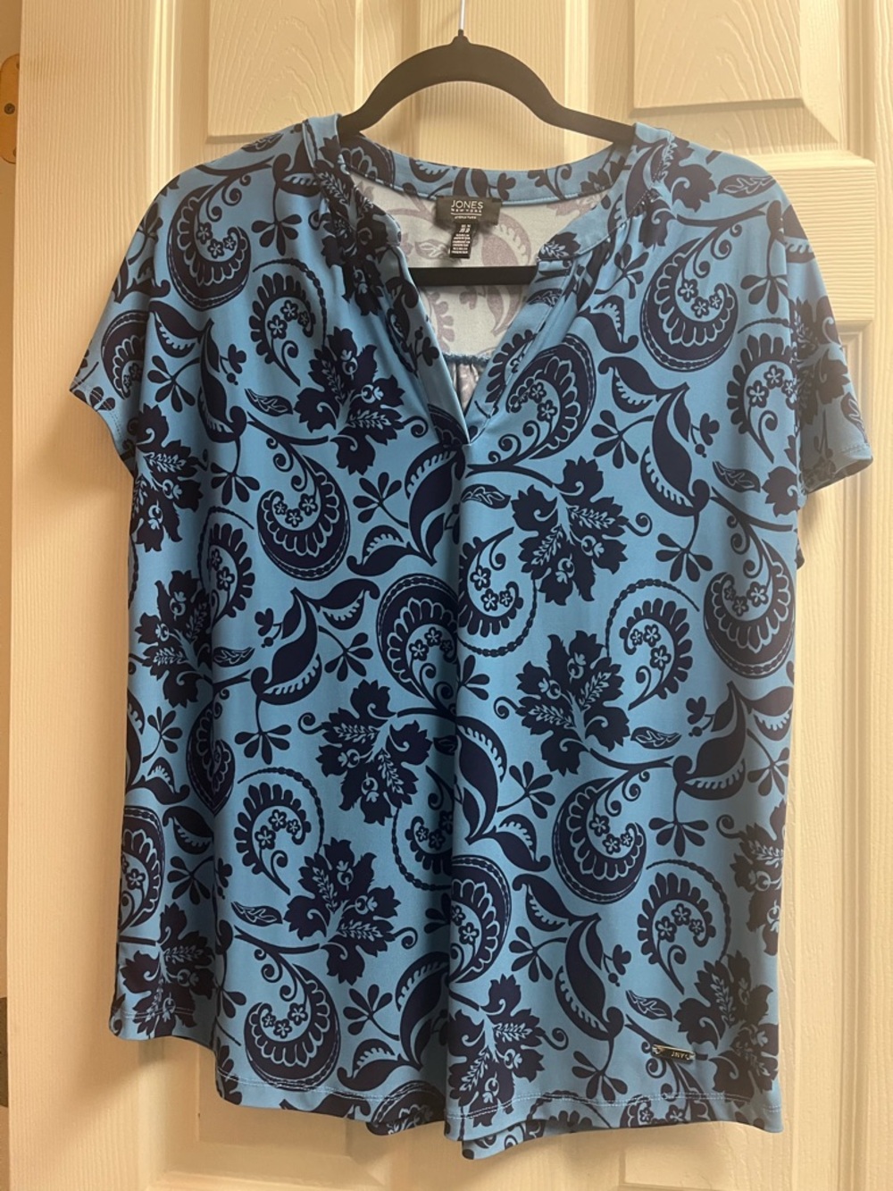 Jones New York Light Blue Short Sleeve Top with Navy Floral Print